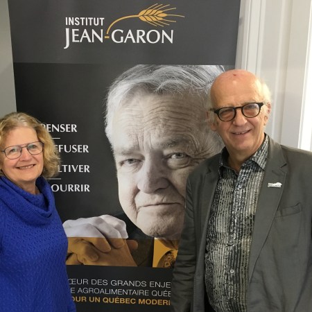 Monique Gagnon, porte-parole de Voix citoyenne, et Simon Bégin, président de l'Institut Jean-Garon