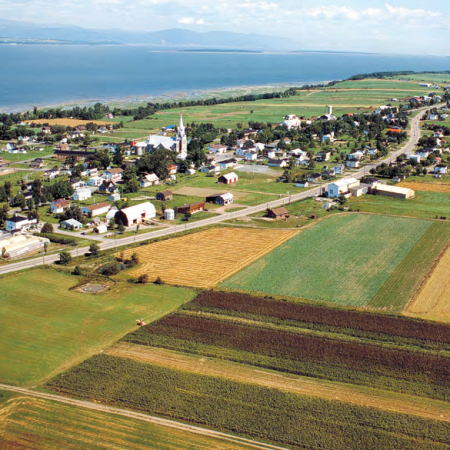 CRÉDIT: RAPPORT ANNUEL DE GESTION 2014-2015 Commission de protection du territoire agricole du Québec